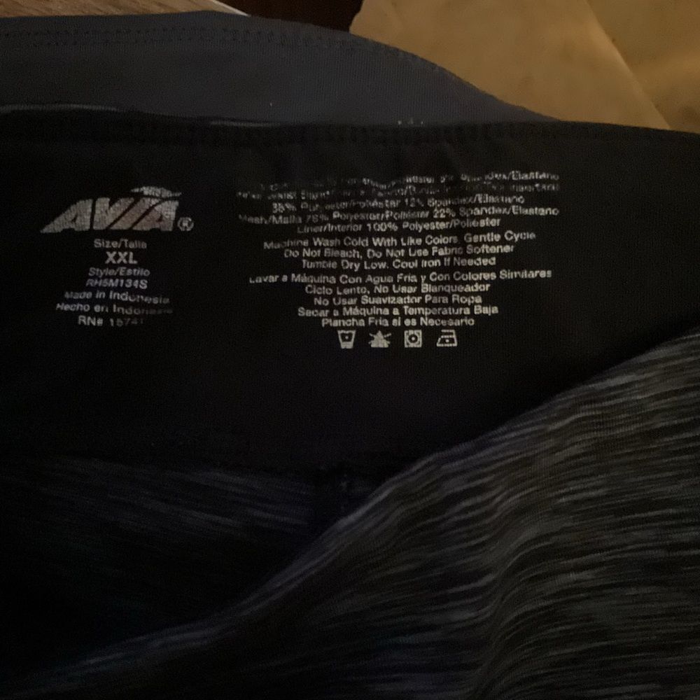 Yoga pants - Picture 2 of 10